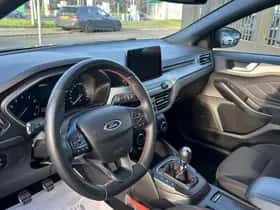 Ford Focus (2022) thumbnail 8
