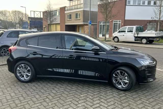 Ford Focus (2025) thumbnail 3