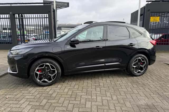 Ford Kuga (2024) thumbnail 2