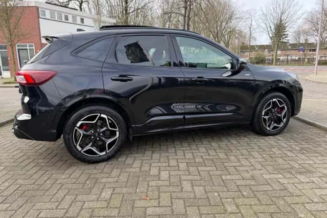 Ford Kuga (2024) thumbnail 4