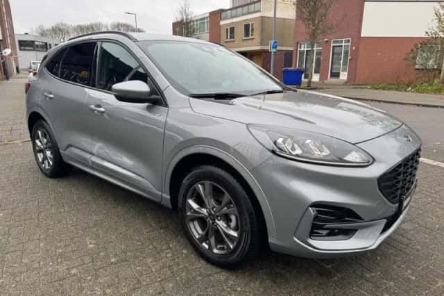 Ford Kuga (2023) thumbnail 3