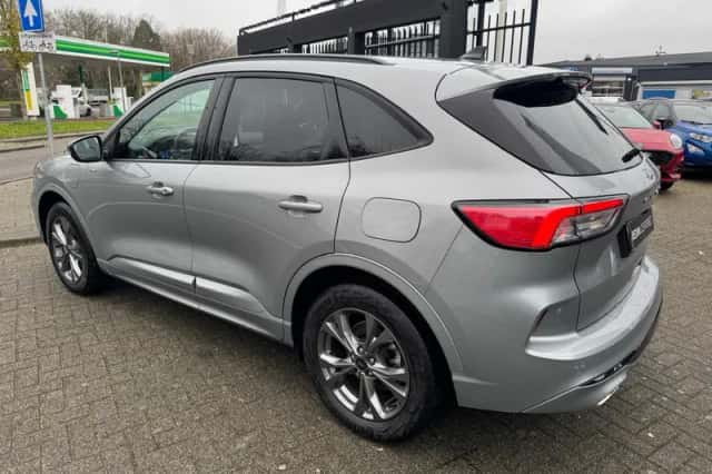 Ford Kuga (2023) thumbnail 4