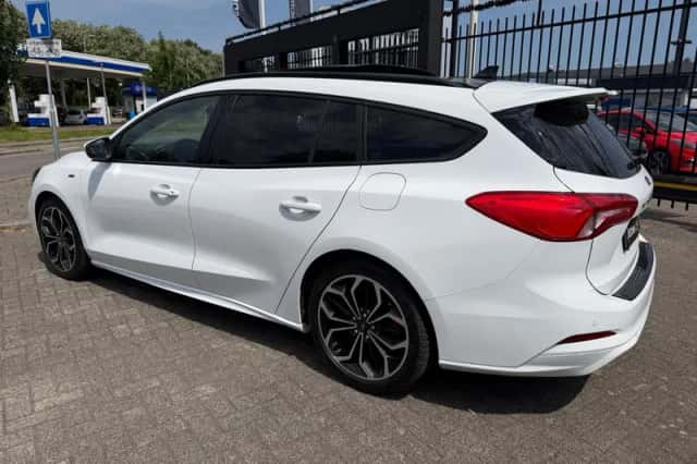 Ford Focus (2021) thumbnail 2