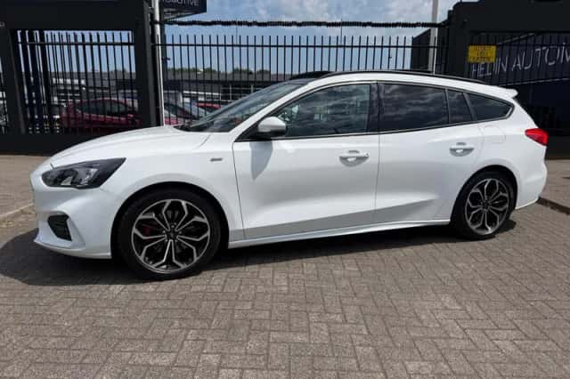 Ford Focus (2021) thumbnail 3