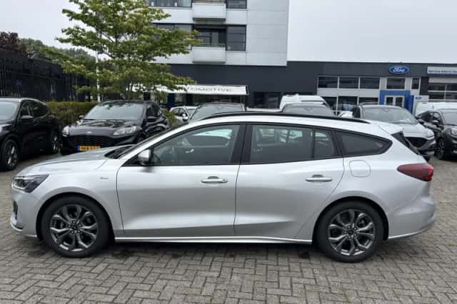 Ford Focus (2023) thumbnail 2