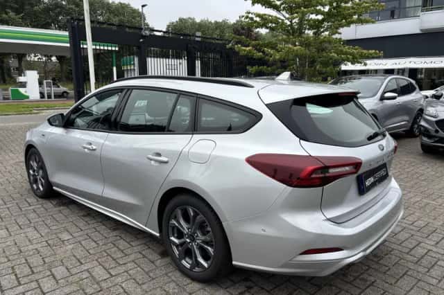 Ford Focus (2023) thumbnail 3