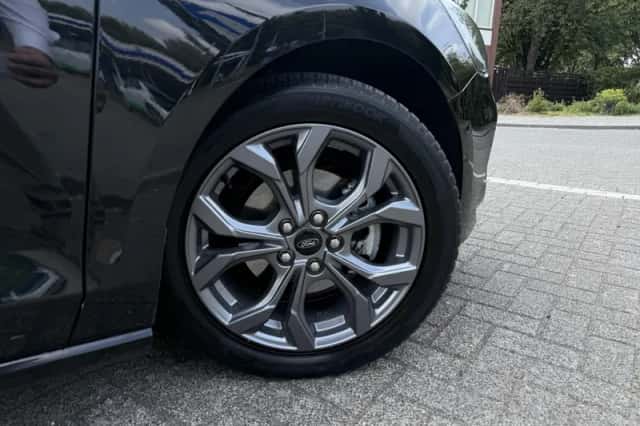 Ford Focus (2025) thumbnail 3