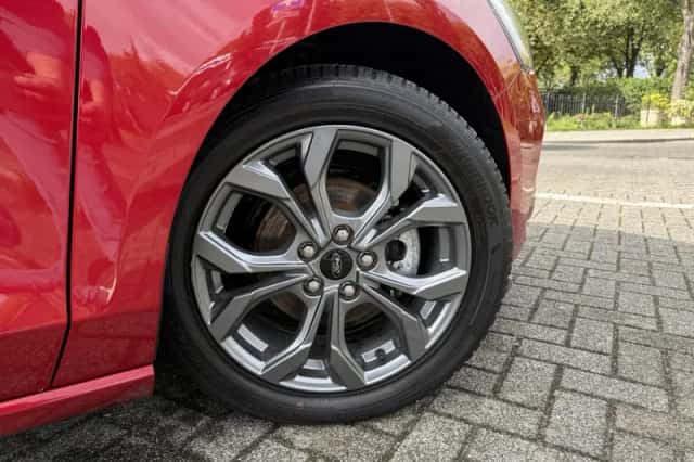 Ford Focus (2025) thumbnail 3