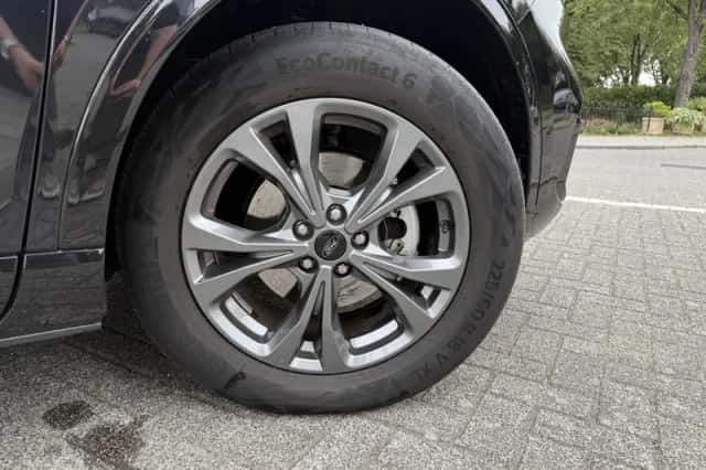 Ford Kuga (2023) thumbnail 2