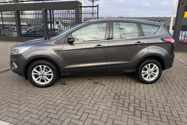Ford Kuga (2018) thumbnail 2