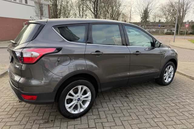 Ford Kuga (2018) thumbnail 4