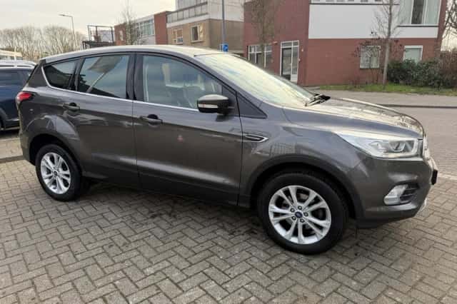 Ford Kuga (2018) thumbnail 5