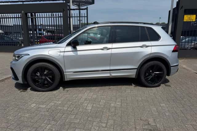 Volkswagen Tiguan (2023) thumbnail 2