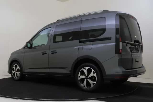 Ford Tourneo Connect (2023) thumbnail 3
