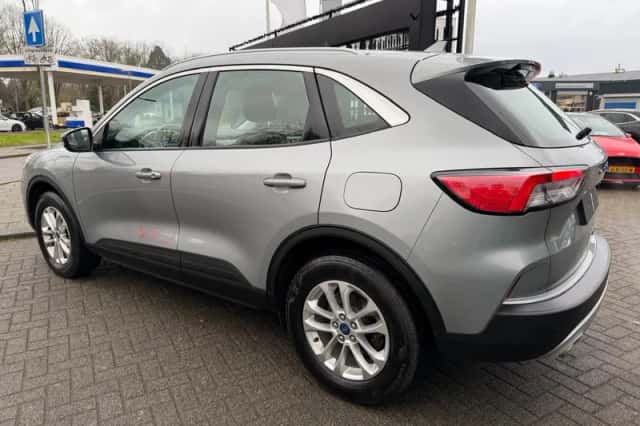 Ford Kuga (2022) thumbnail 3