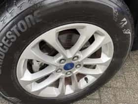 Ford Kuga (2022) thumbnail 6