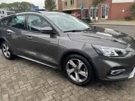 Ford Focus (2020) thumbnail 3