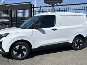 Ford E-Transit Courier (2026) thumbnail 3