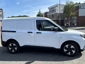 Ford E-Transit Courier (2026) thumbnail 4