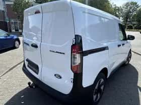 Ford E-Transit Courier (2026) thumbnail 7