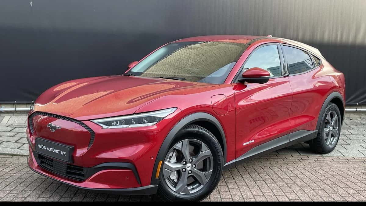 Ford Mustang Mach-E (2022) — foto 1
