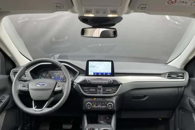 Ford Kuga (2021) thumbnail 3