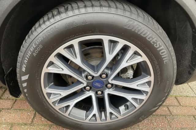 Ford Kuga (2021) thumbnail 4