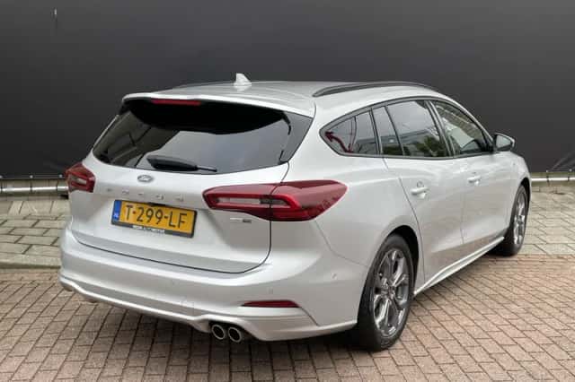 Ford Focus (2023) thumbnail 2