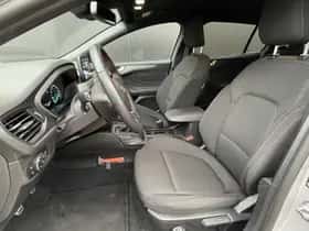 Ford Focus (2023) thumbnail 7