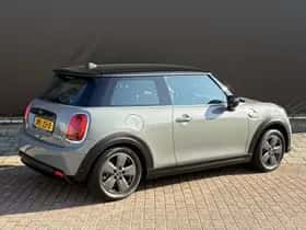 MINI Electric (2022) thumbnail 16