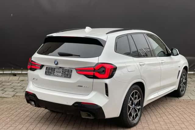 BMW X3 (2022) thumbnail 2