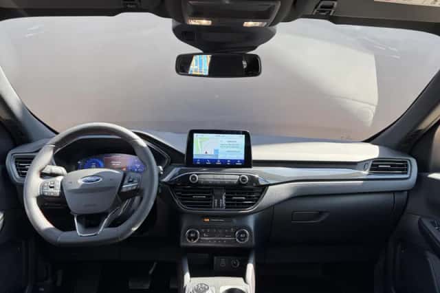 Ford Kuga (2023) thumbnail 3