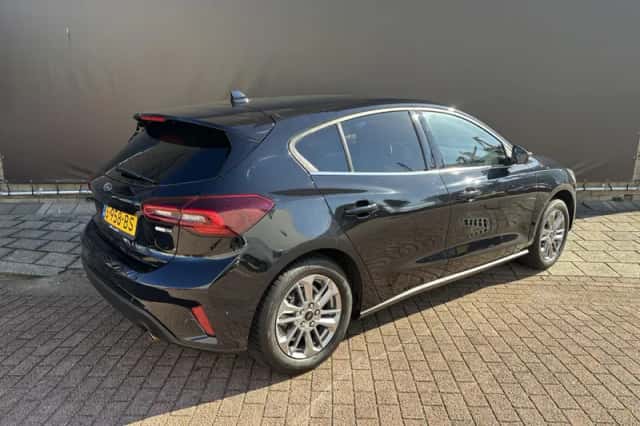 Ford Focus (2023) thumbnail 2