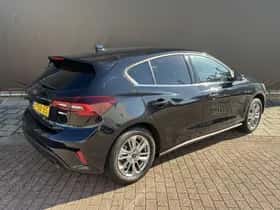 Ford Focus (2023) thumbnail 2