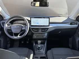 Ford Focus (2023) thumbnail 3