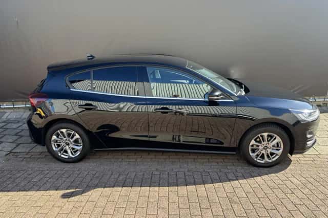 Ford Focus (2023) thumbnail 4