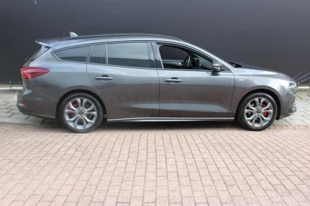 Ford Focus (2022) thumbnail 2
