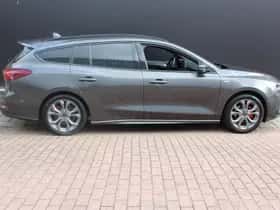Ford Focus (2022) thumbnail 2