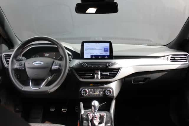Ford Focus (2022) thumbnail 3