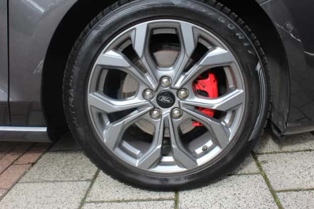 Ford Focus (2022) thumbnail 5
