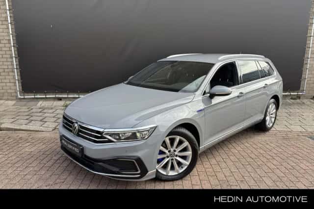 Volkswagen Passat (2023) thumbnail 1