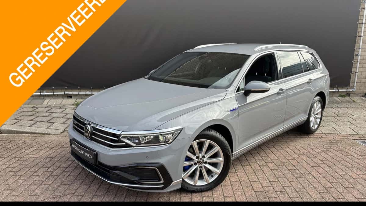 Volkswagen Passat (2023) — foto 1