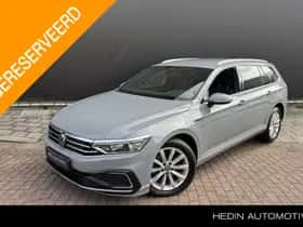 Volkswagen Passat (2023) thumbnail 1
