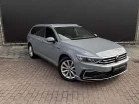 Volkswagen Passat (2023) thumbnail 2