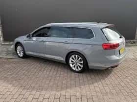 Volkswagen Passat (2023) thumbnail 4