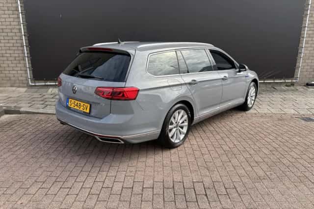 Volkswagen Passat (2023) thumbnail 5