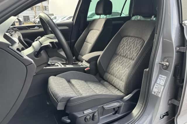 Volkswagen Passat (2023) thumbnail 6