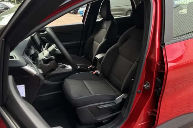 Renault Captur (2024) thumbnail 6