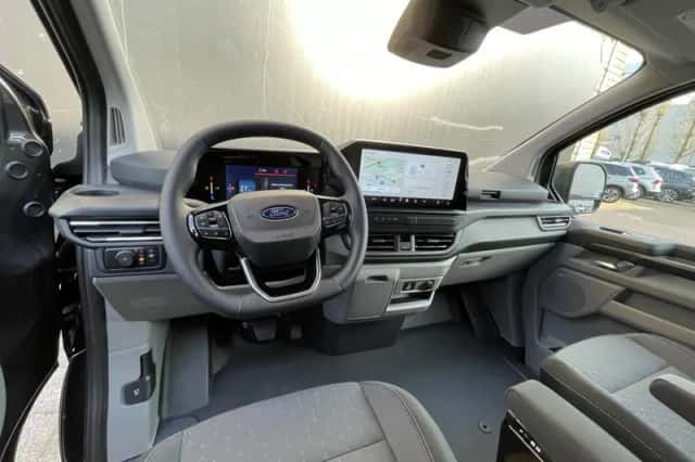 Ford E-Transit Custom (2024) thumbnail 3