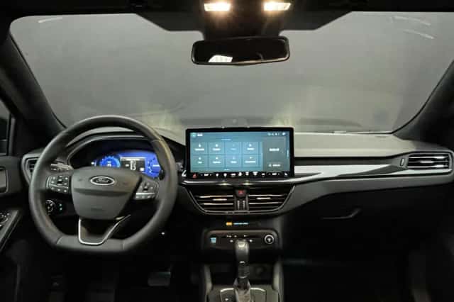 Ford Focus (2023) thumbnail 3